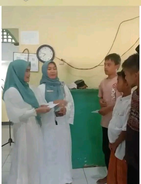 Keren !!! Kelas 5 D SD Negeri 5 Kota Bengkulu Berbagi ke Panti Asuhan, Panti Sosial, dan Kaum Duafa di Lingkungan sekolah.