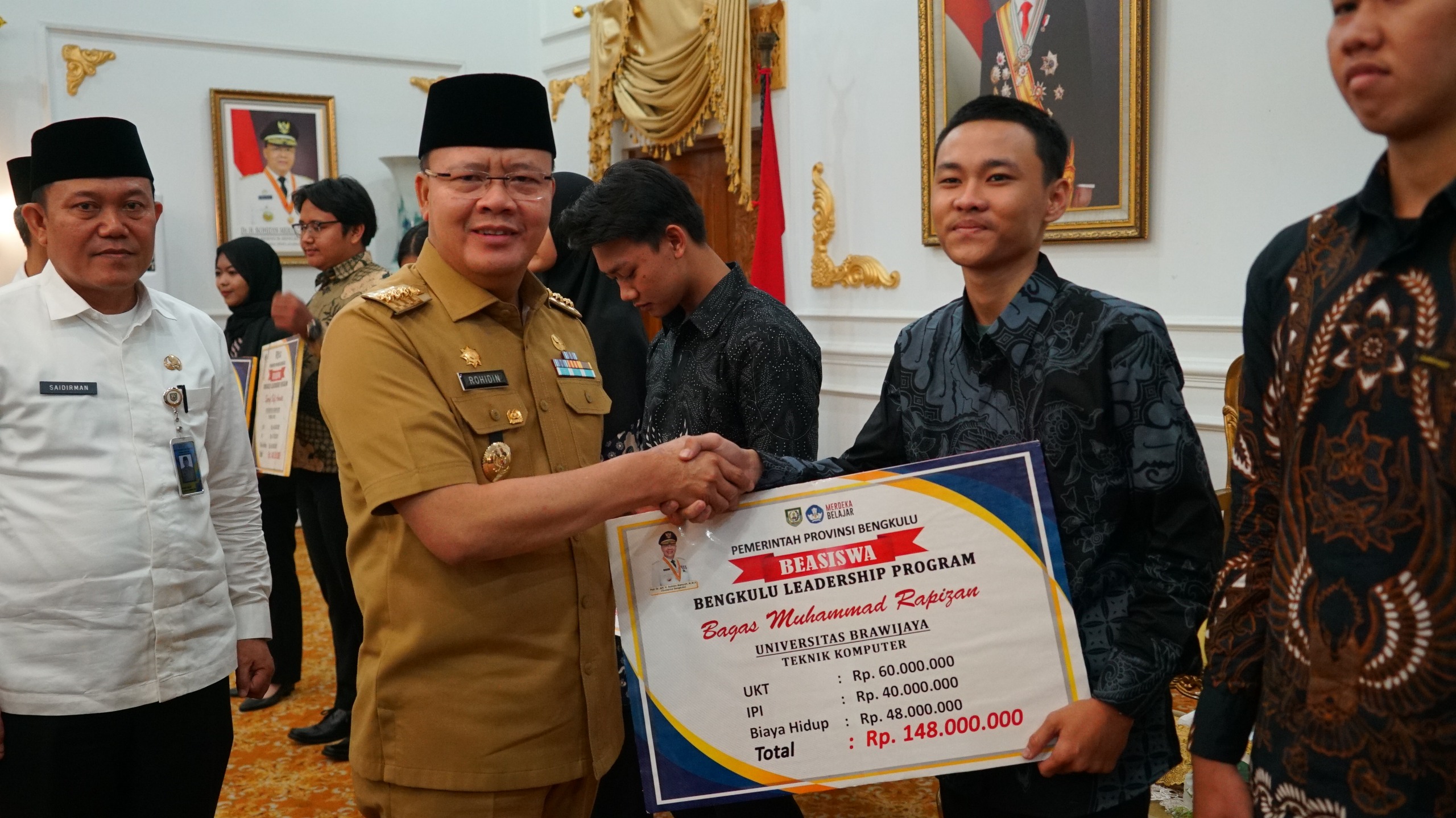 Rohidin Lanjutkan Beasiswa ‘Bengkulu Leadership Program’, Kali ini 1,3 M