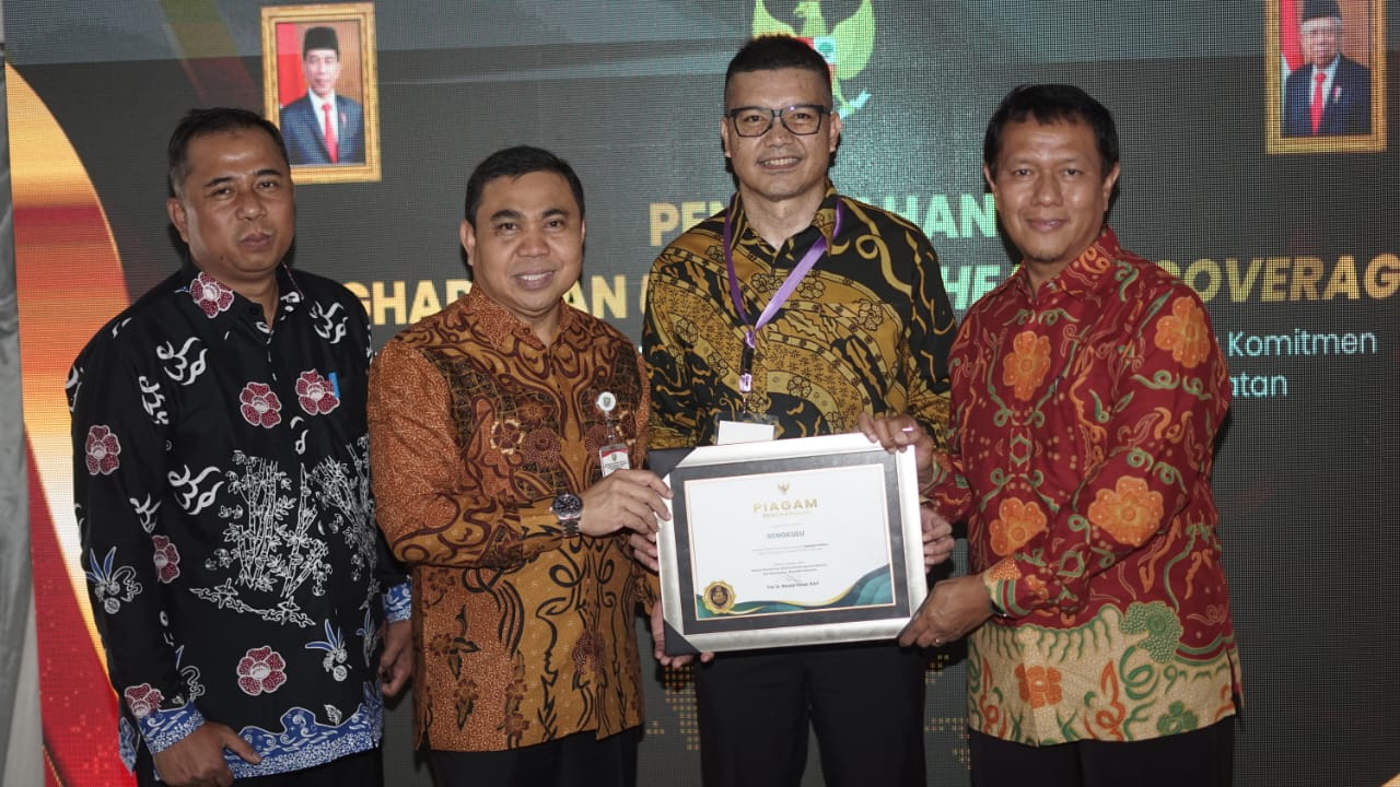 Pemprov Bengkulu Raih UHC Award 2024: Gubernur Rohidin Pastikan Akses Kesehatan untuk Semua